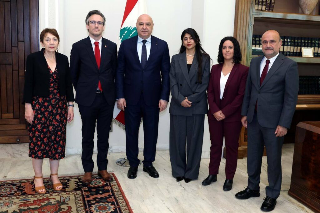 Andrée Taurynia, Arnaud Le Gall, Rima Hassan et Manon Aubry avec le président Joseph Aoun (au centre)