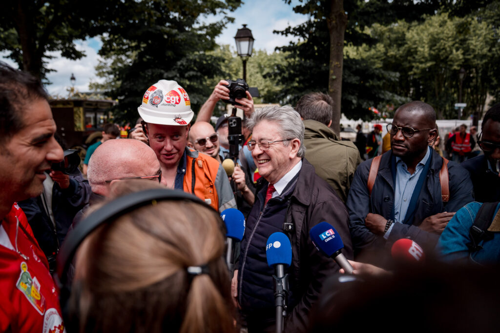 Jean-Luc Mélenchon et Carlos Martens Bilongo aux côtés des salariés d'Arcelor Mittal